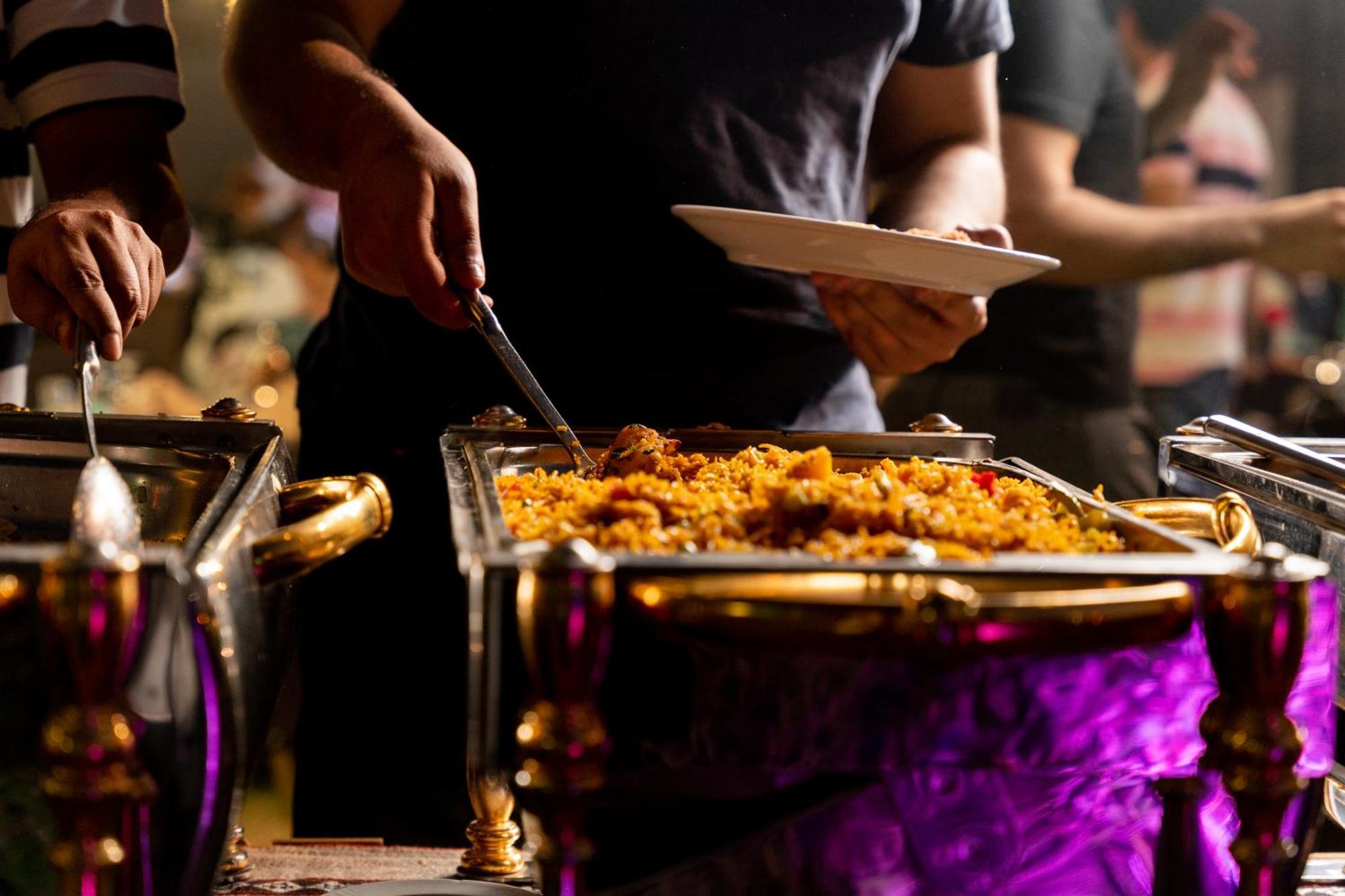 เชอราตัน ดัมมัม โฮเต็ล แอนด์ คอนเวนชั่น เซ็นเตอร์ Hotel ภายนอก รูปภาพ A buffet