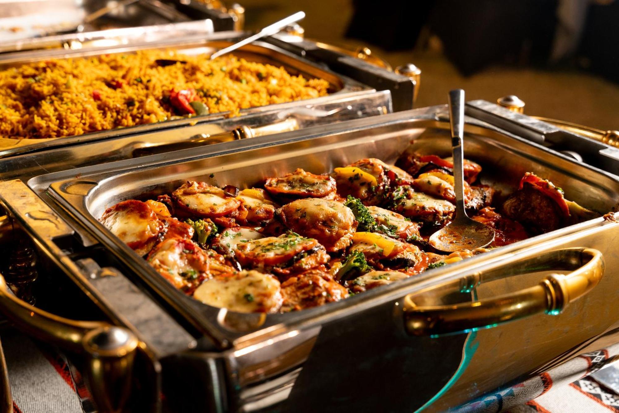เชอราตัน ดัมมัม โฮเต็ล แอนด์ คอนเวนชั่น เซ็นเตอร์ Hotel ภายนอก รูปภาพ A chafing dish