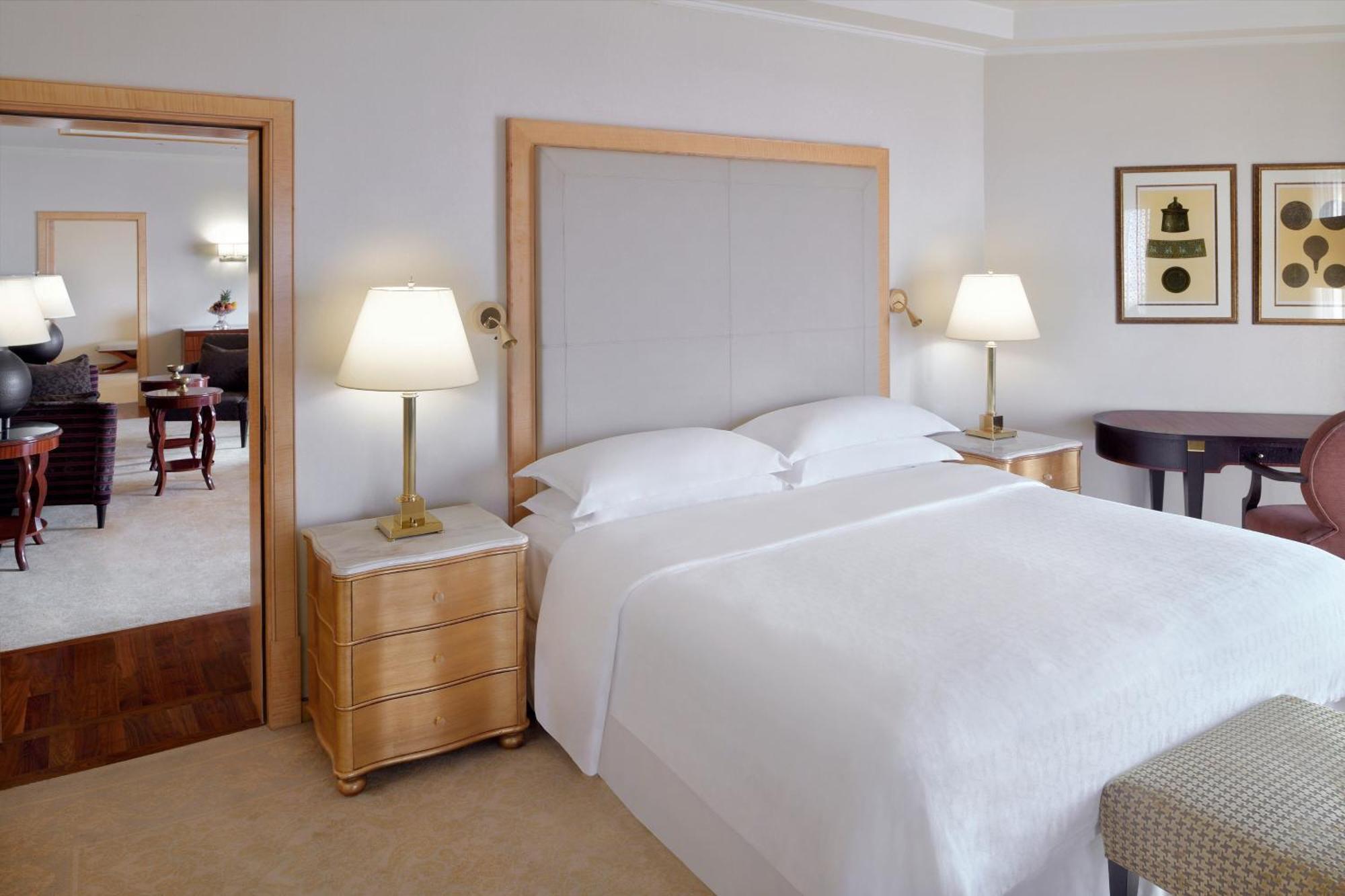 เชอราตัน ดัมมัม โฮเต็ล แอนด์ คอนเวนชั่น เซ็นเตอร์ Hotel ภายนอก รูปภาพ A bedroom at the Four Seasons Hotel
