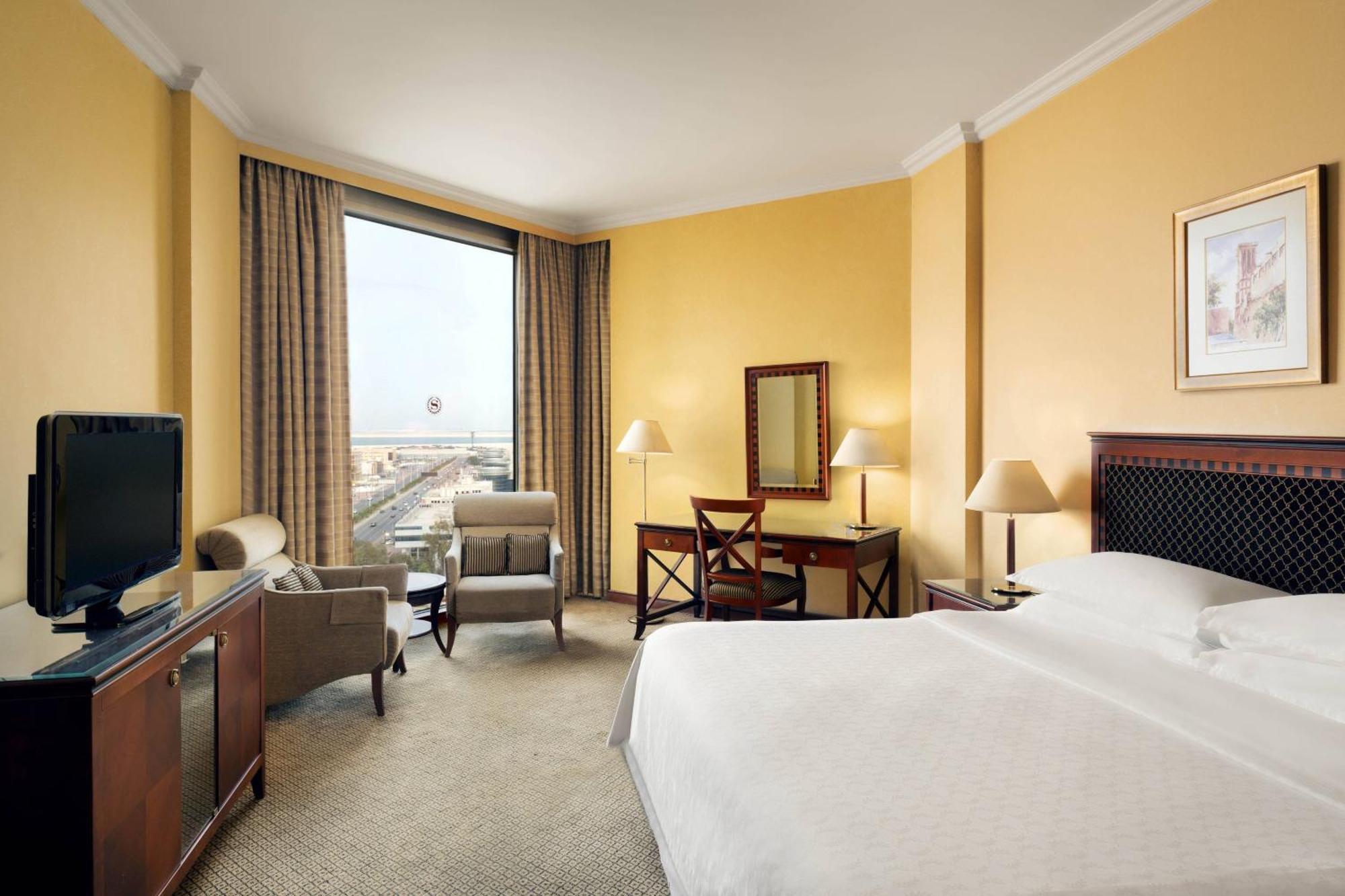 เชอราตัน ดัมมัม โฮเต็ล แอนด์ คอนเวนชั่น เซ็นเตอร์ Hotel ภายนอก รูปภาพ A guest room at the Hilton Athens